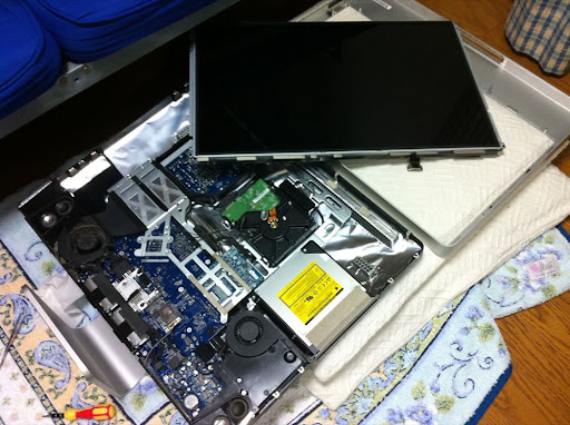 iMac 24インチ(Early 2008)を分解してHDDを交換してみた